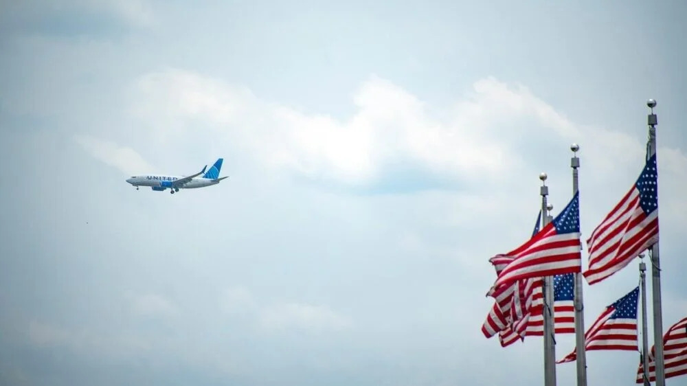 США разрешили въезд американцев из пораженных Эболой стран через один аэропорт
