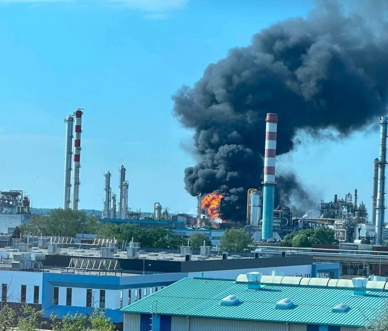
Мадьяр: На НПЗ MOL произошел взрыв, один человек погиб, семь пострадали