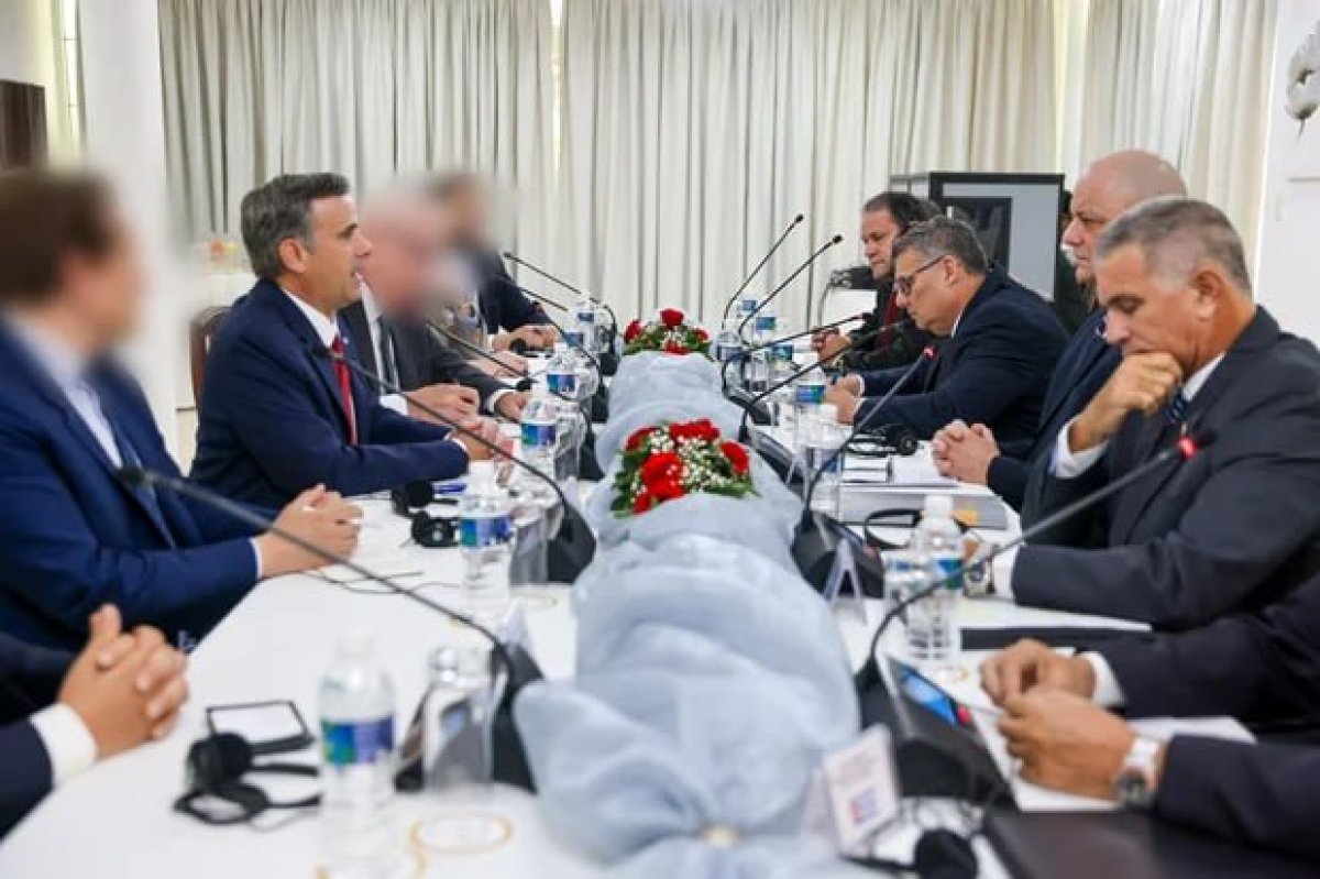 
На Кубу приехал &laquo;захватчик&raquo; Мадуро