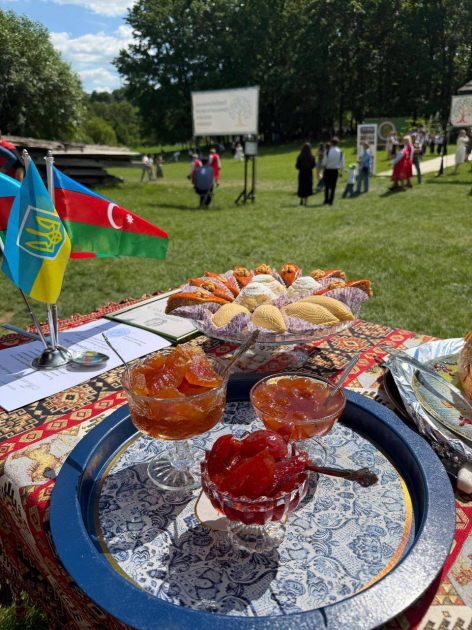 
В Черновцах представлены богатое культурное наследие и национальная кухня Азербайджана