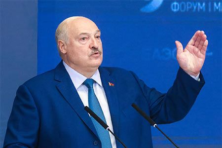 Лукашенко: Белорусских солдат в Украине &laquo;не было и не будет&raquo;