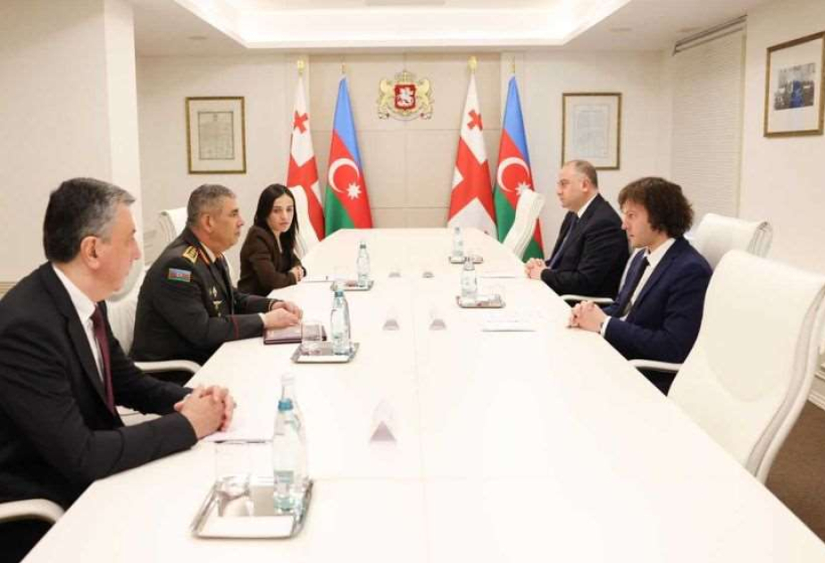 
Премьер-министр Грузии принял министра обороны Азербайджана