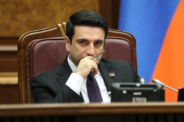 Симонян: &laquo;Раскрою секрет - меня пригласили в Баку&raquo;