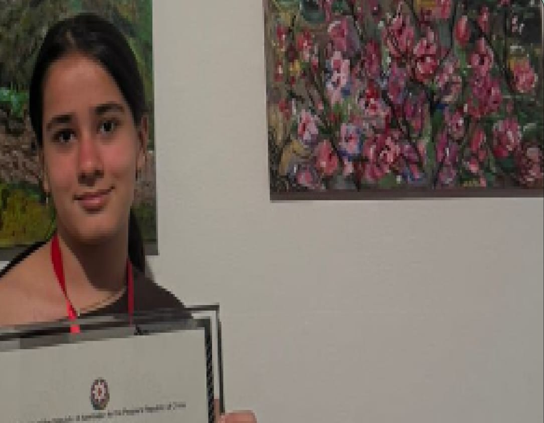 12-летняя художница из Гянджи представила Азербайджан в Пекине