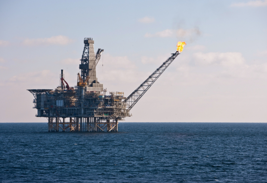 Азербайджанская нефть торгуется по цене 100 долларов