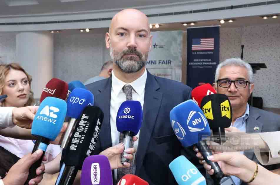 Коул: Значение образования в США для азербайджанских студентов трудно переоценить