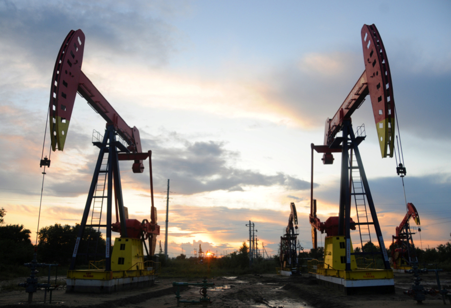 На мировых биржах понизились цены на нефть