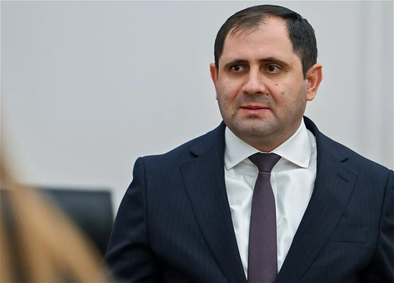 Министр обороны Армении пояснил, зачем понадобилось вручать повестки прибывающим на выборы гражданам
