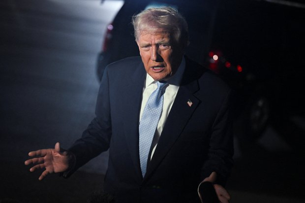 Трамп обрушился на журналистку и ушел с интервью