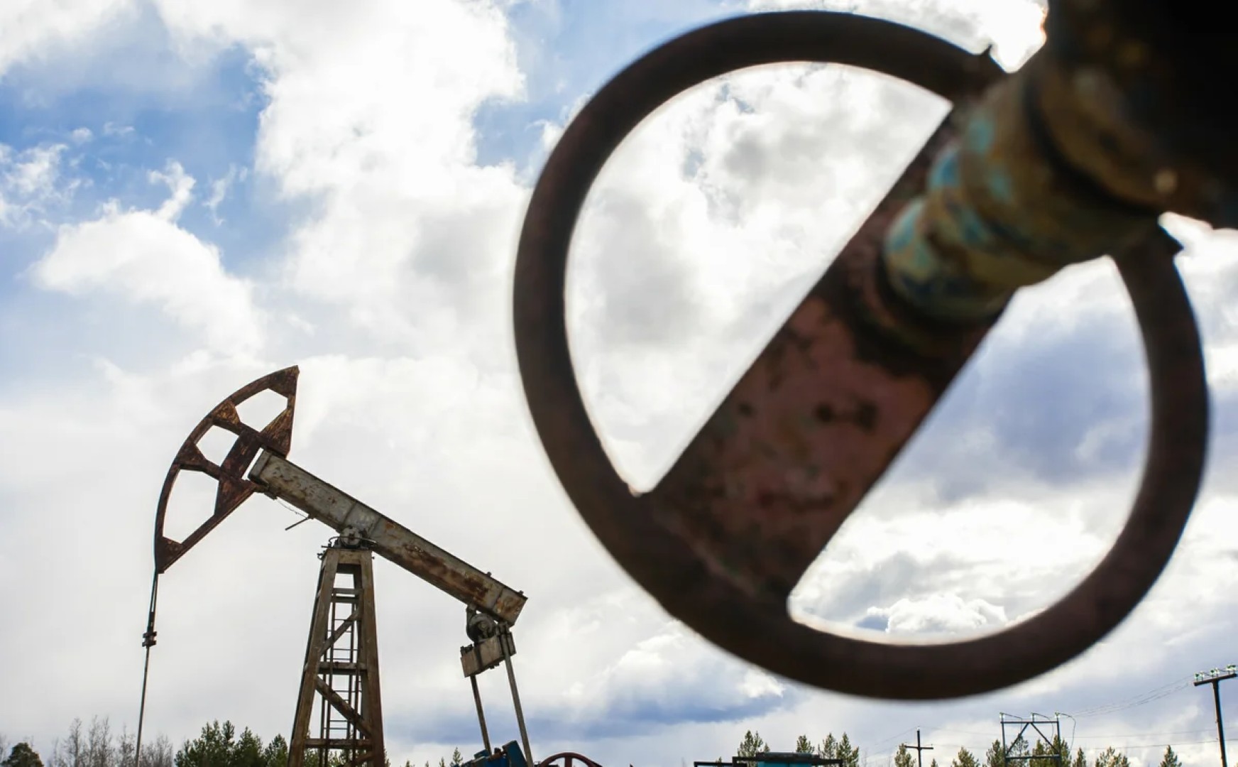 
Цены на нефть упали после роста накануне