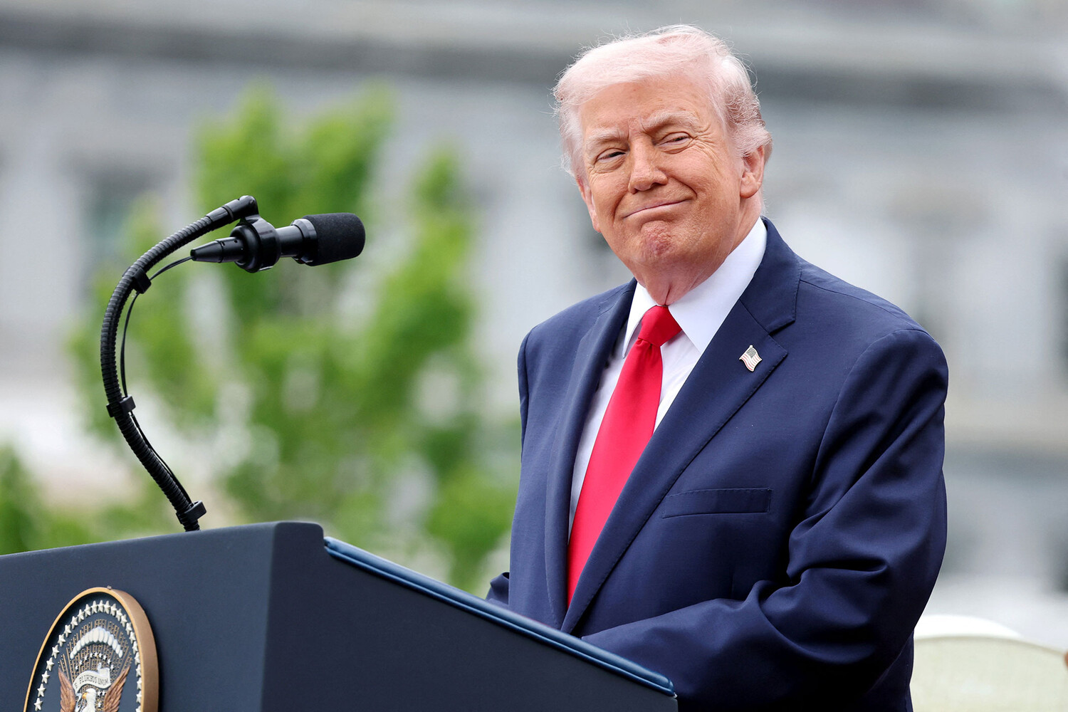 Трамп пропустит первый в США матч ЧМ по футболу
