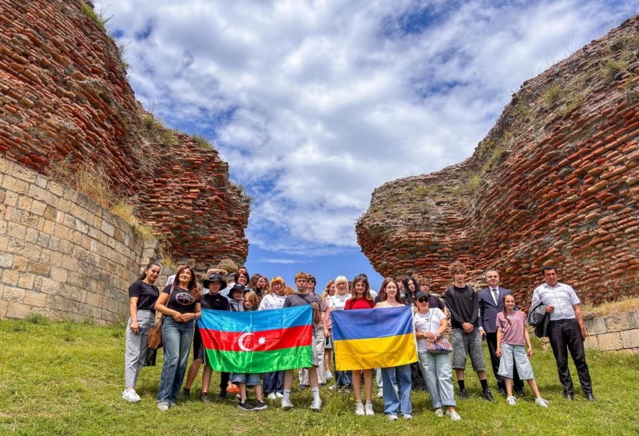 Организована экскурсия для украинских детей по историческим местам и достопримечательностям нашей страны