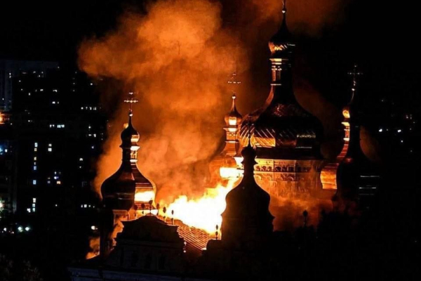 
Обстрел Россией Киева: горит Киево-Печерская лавра из-за прямого попадания
