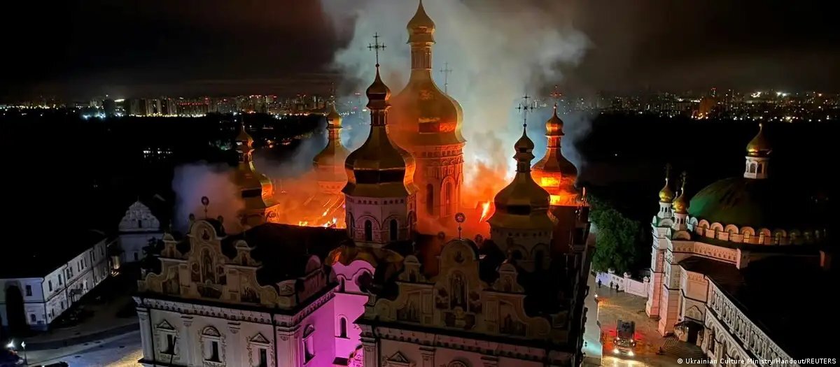 Украина обратится в ЮНЕСКО из-за ударов РФ по Лавре в Киеве