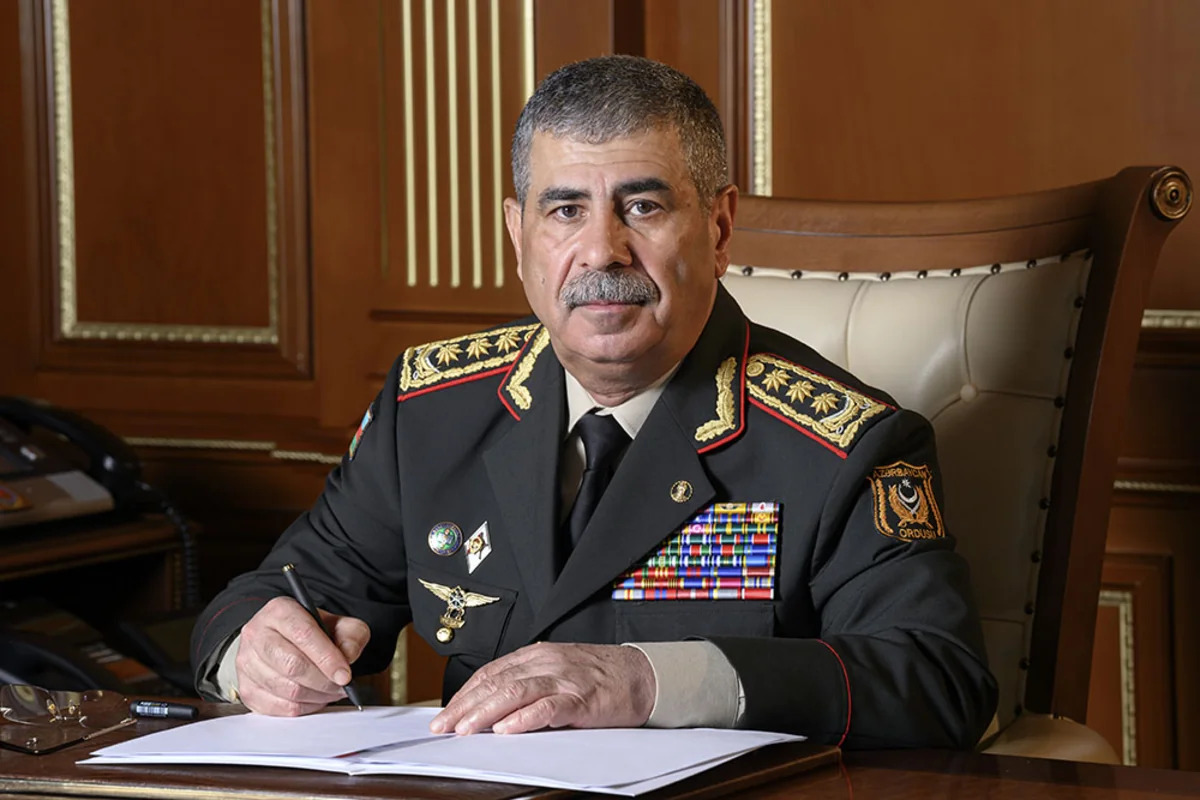 
Закир Гасанов поздравил личный состав азербайджанской армии по случаю Дня национального спасения