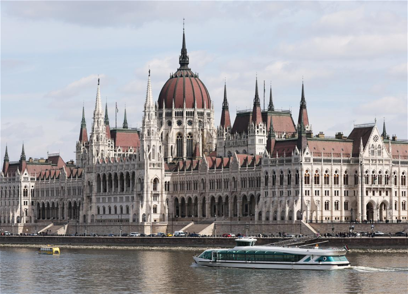 Парламент Венгрии ограничил пребывание на посту премьера двумя четырехлетними сроками