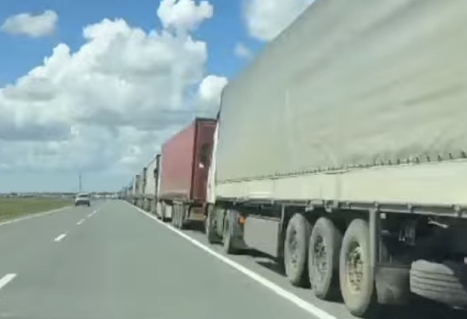 
На границе Казахстана и России скопилось более 600 грузовиков