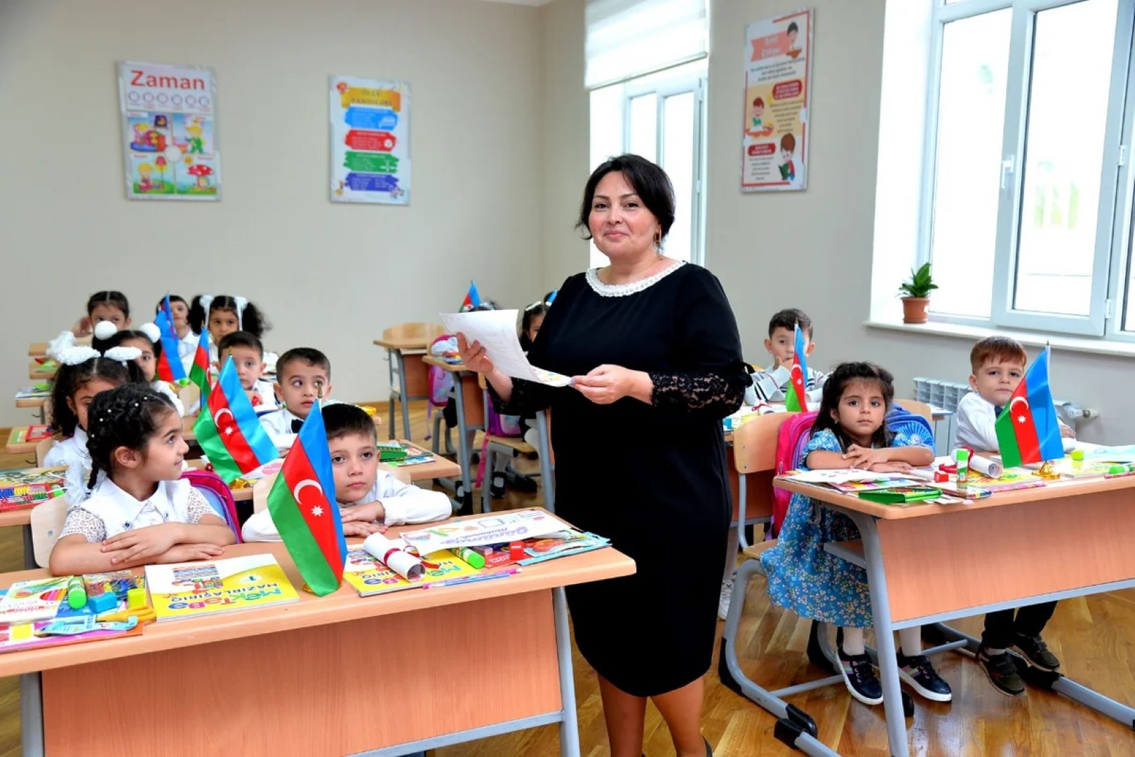 
В Азербайджане хотят закрепить законом дресс-код для школ