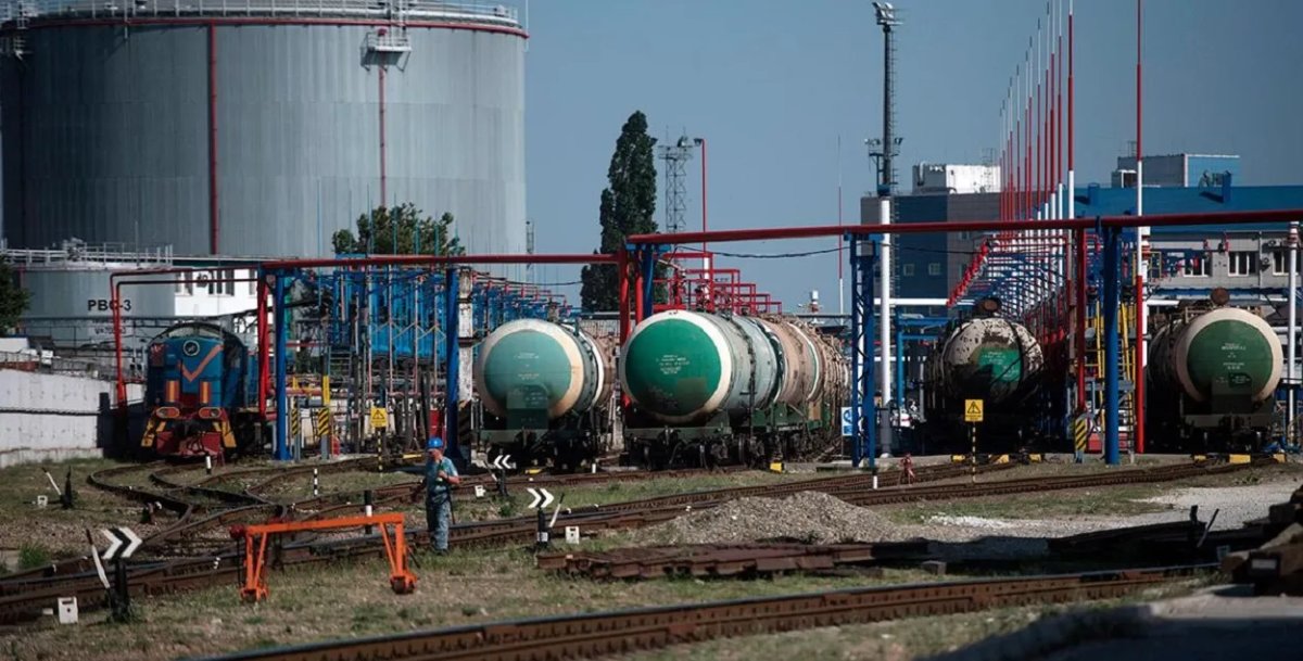 Россия может начать импорт бензина из-за дефицита топлива после атак на НПЗ