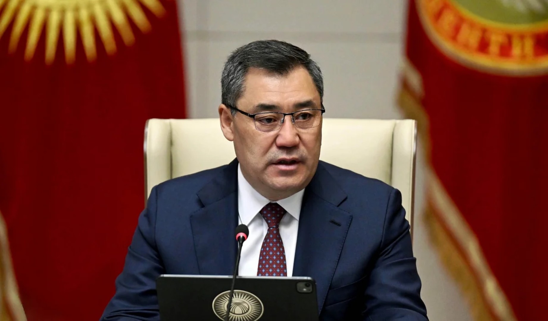 
Жапаров: Я запрещаю внукам пользоваться смартфонами