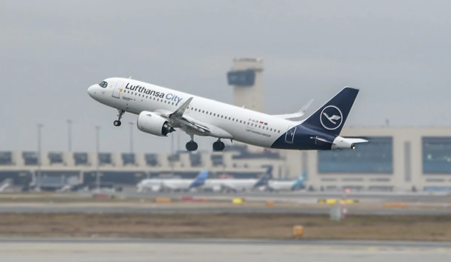 
Lufthansa заявила о готовности возобновить полеты в Иран