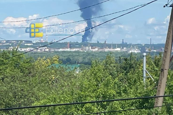 В России горит нефтебаза, под ударом нефтезавод: есть погибшие