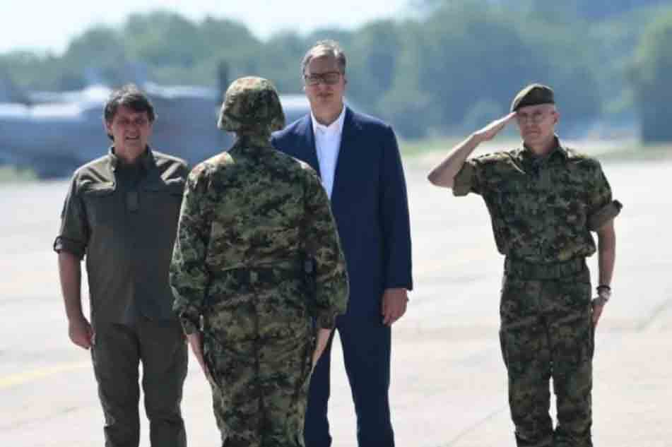 Вучичу представили новое вооружение сербской армии