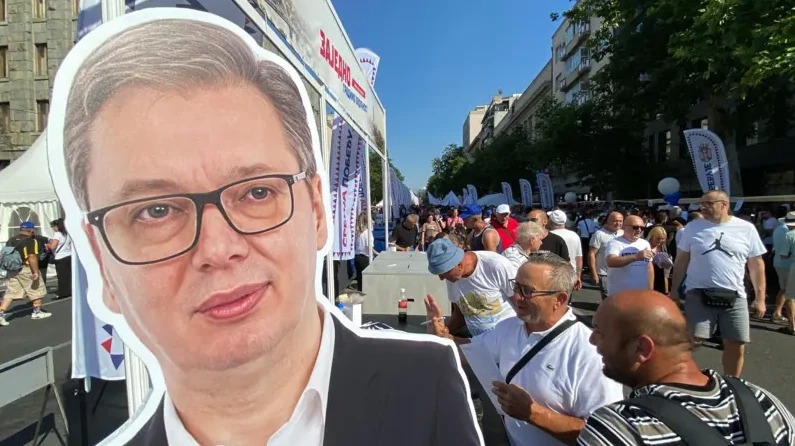 Вучич объявил о скорой отставке и досрочных выборах