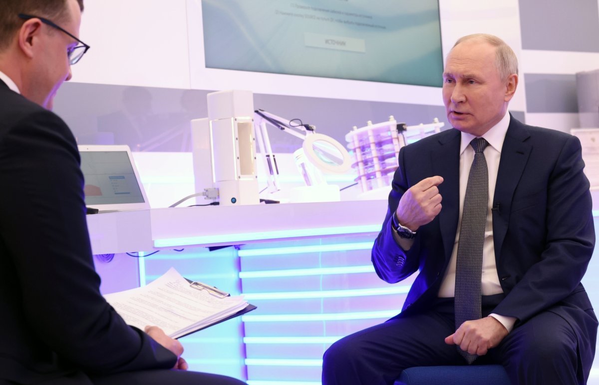 Путин: переговоры по Украине продолжаются