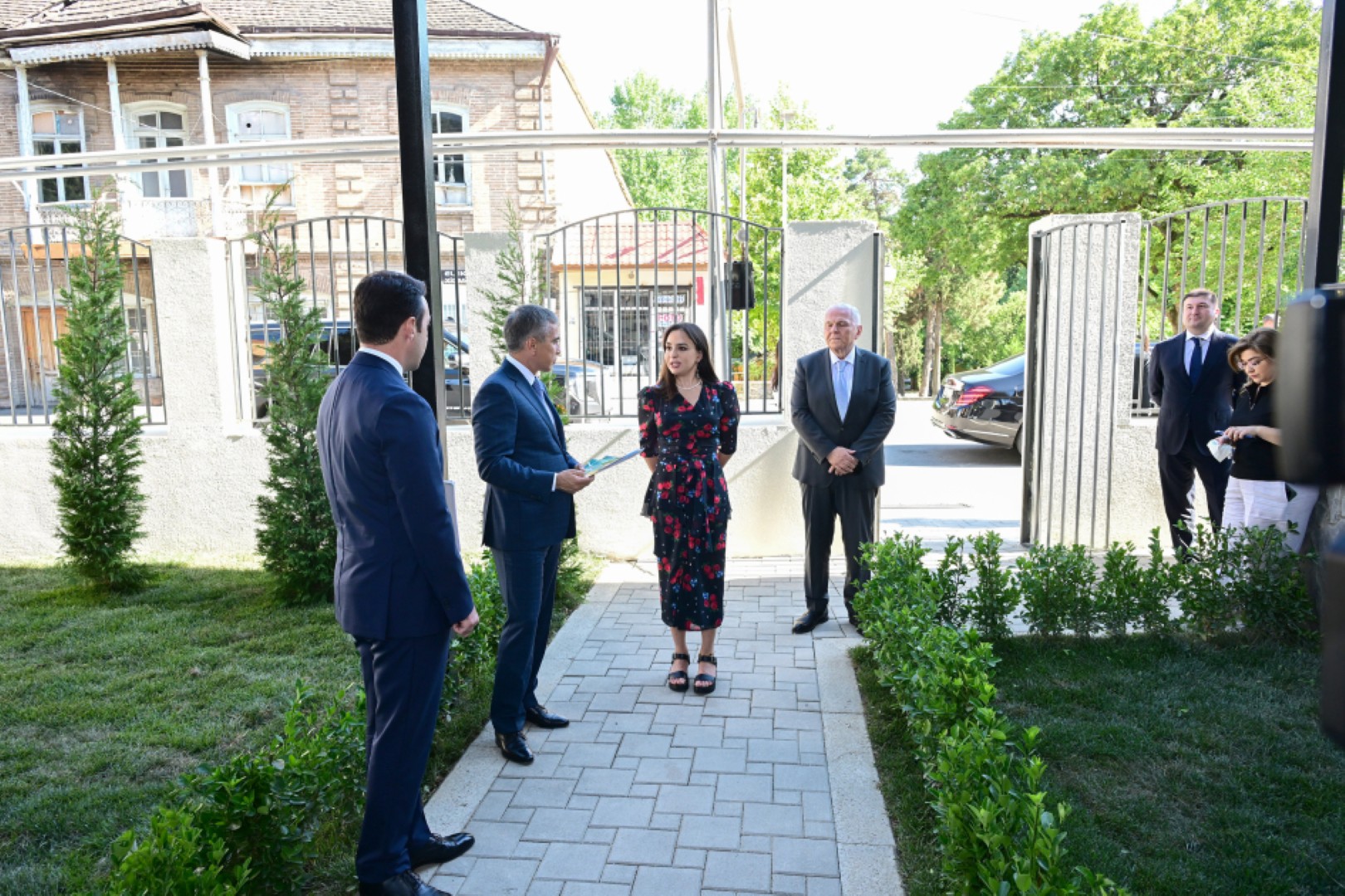 
Лейла Алиева побывала в Шекинской городской Школе искусств
