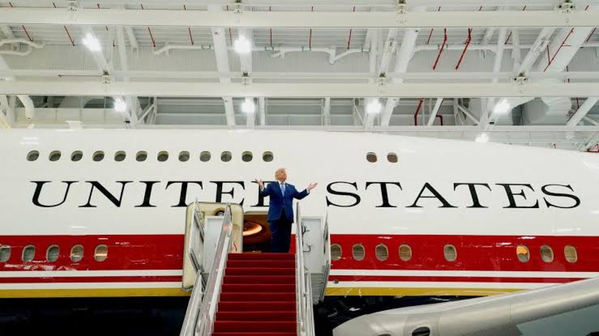 Трамп впервые поднялся в небо на подаренном Катаром Air Force One 
