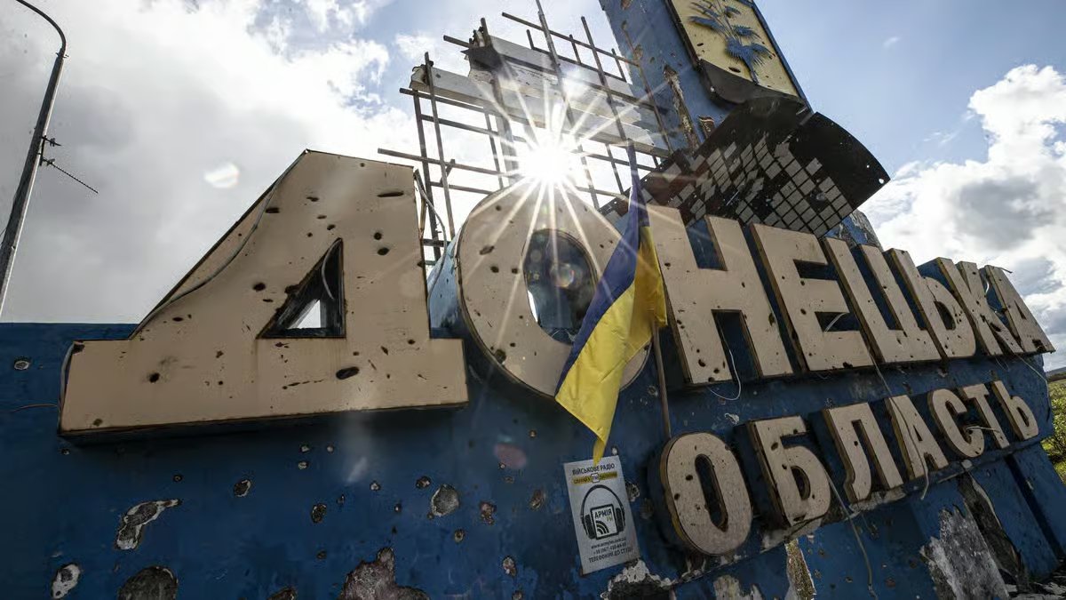 
Битва за Донбасс: русские штурмуют, украинцы отражают атаки