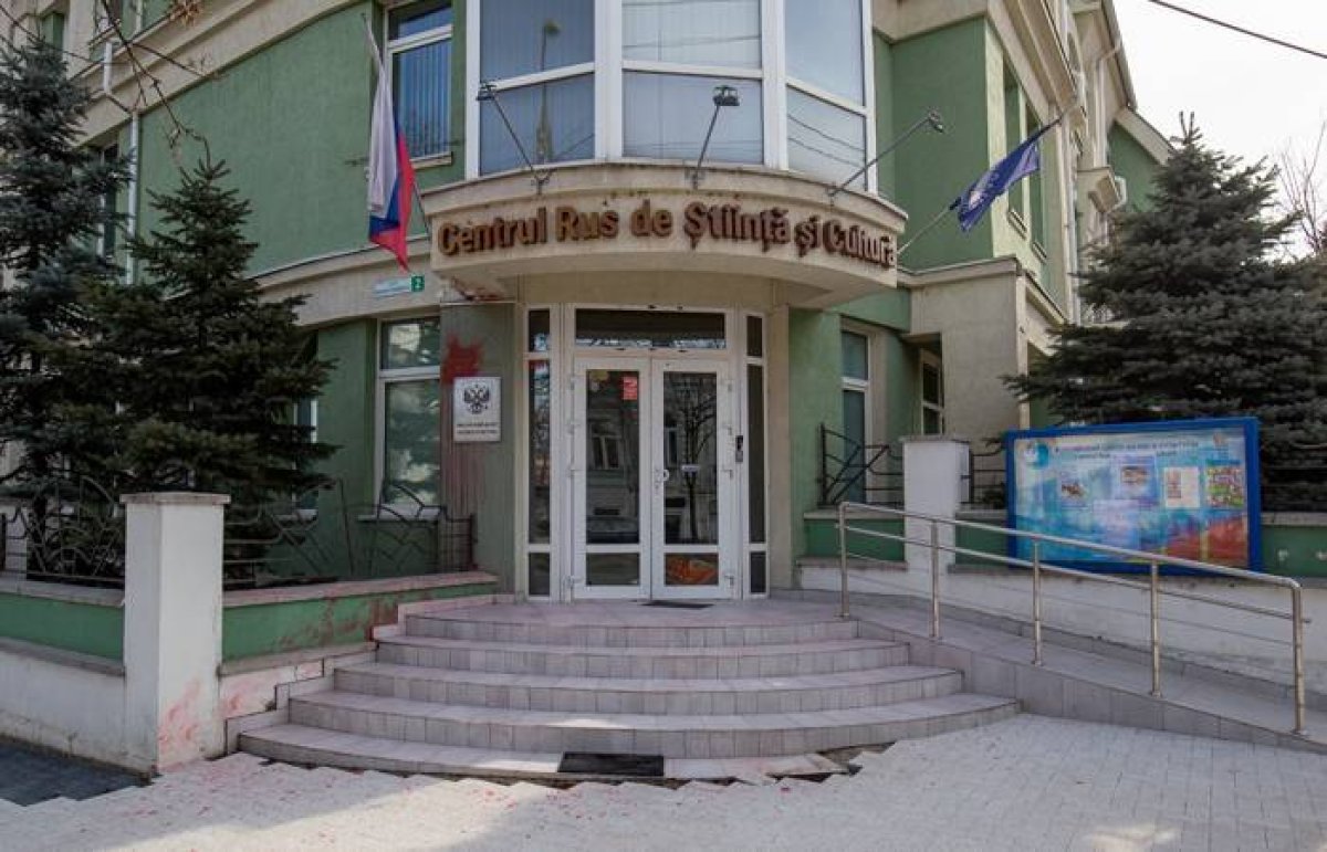 
Молдаване избавились от Русского дома