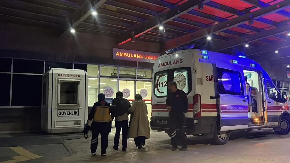 
В Турции 50 человек отравились едой на свадьбе