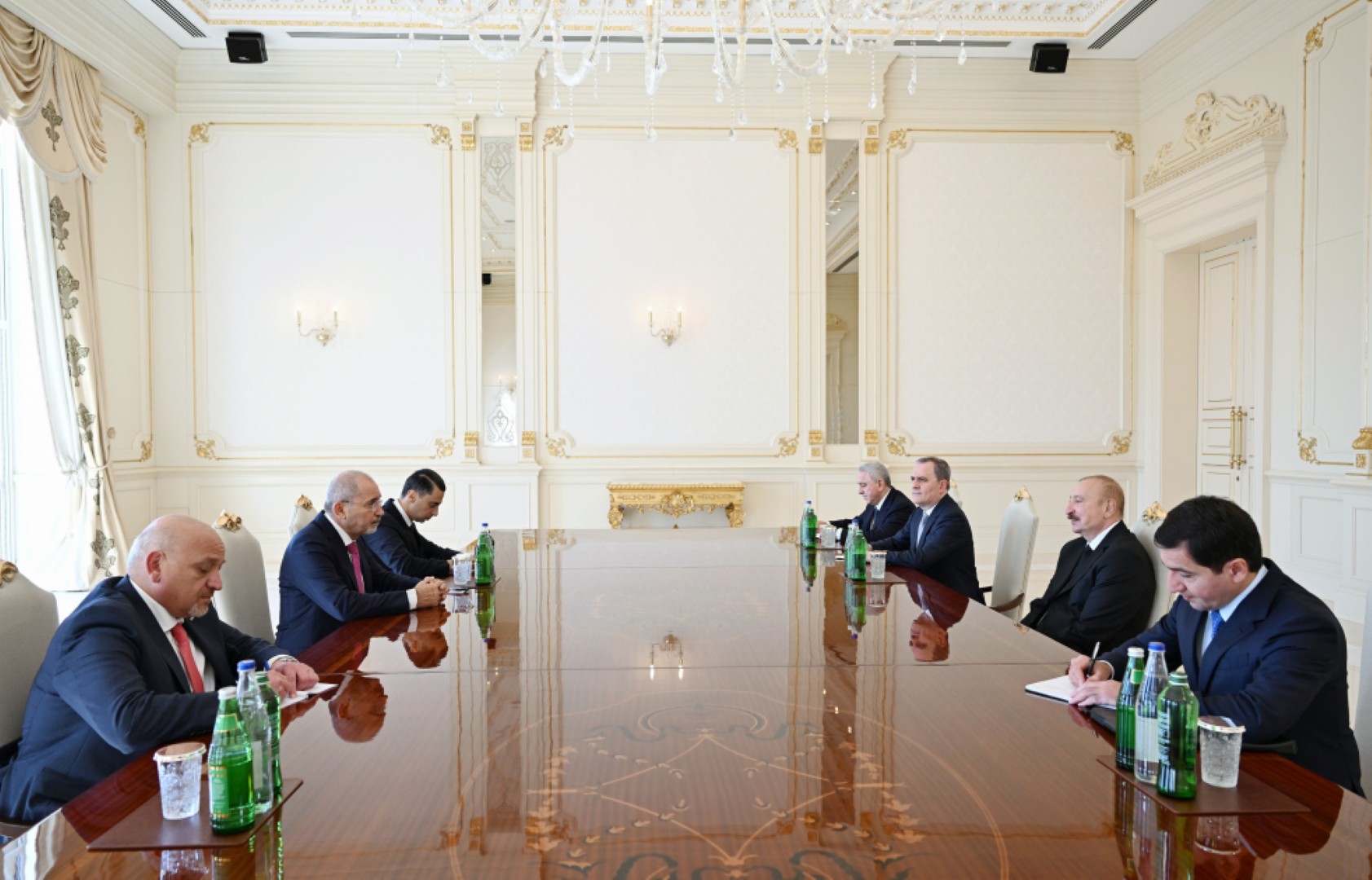 
Президент Ильхам Алиев принял заместителя премьер-министра Иордании