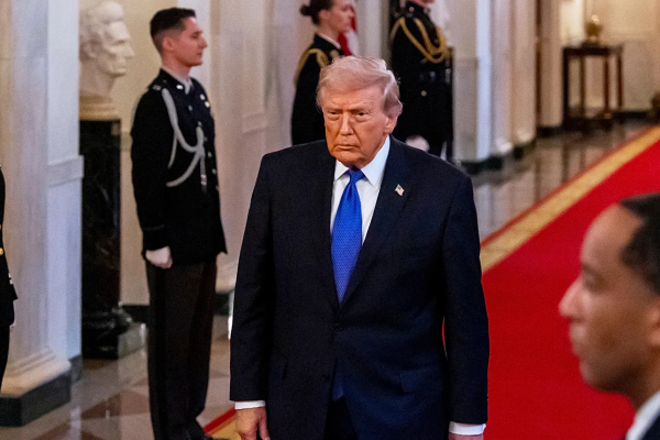 Трамп возобновляет войну с Ираном