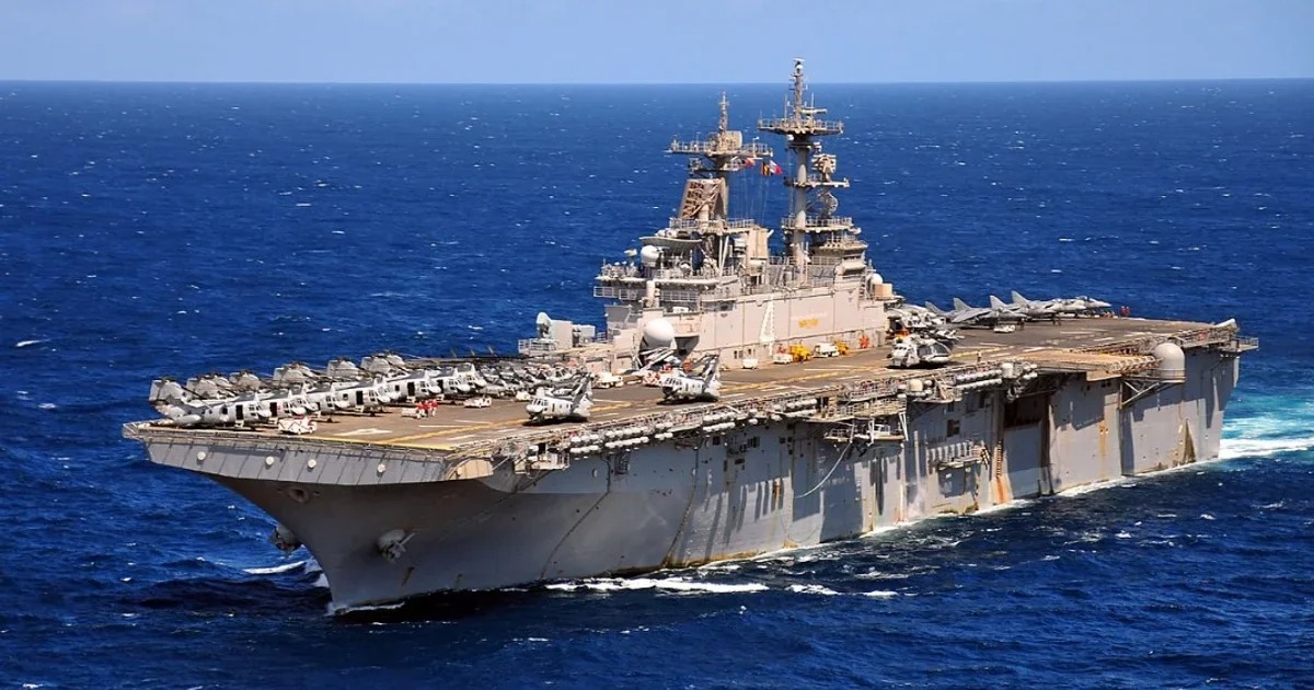 Newsmax сообщил о выходе из строя десантного корабля USS Boxer
