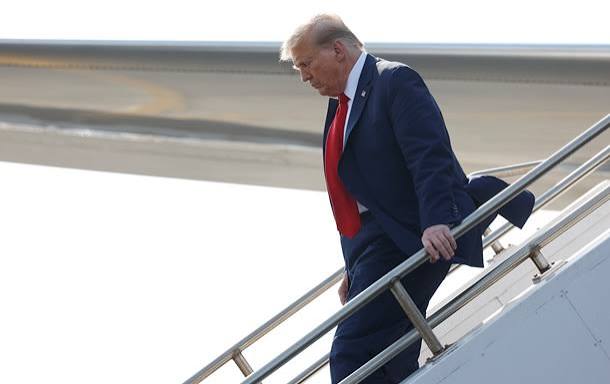 Журналисты NYT вызваны в суд после статьи о самолете Трампа