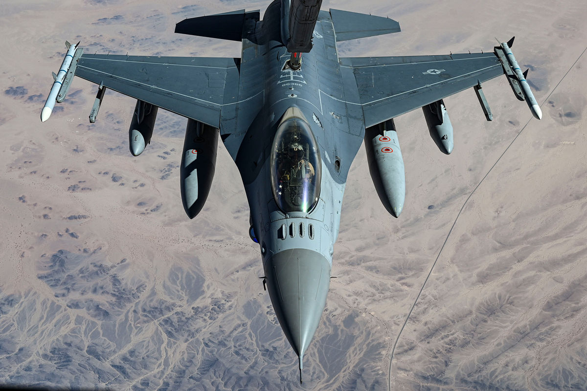 В Греции экстренно сел загоревшийся истребитель F-16