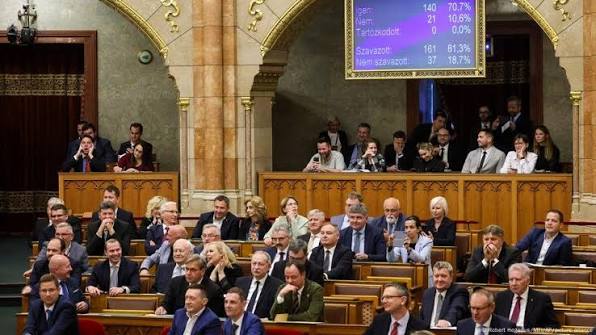 Парламент Венгрии прервал заседание из-за конфликта правящей партии и оппозицией