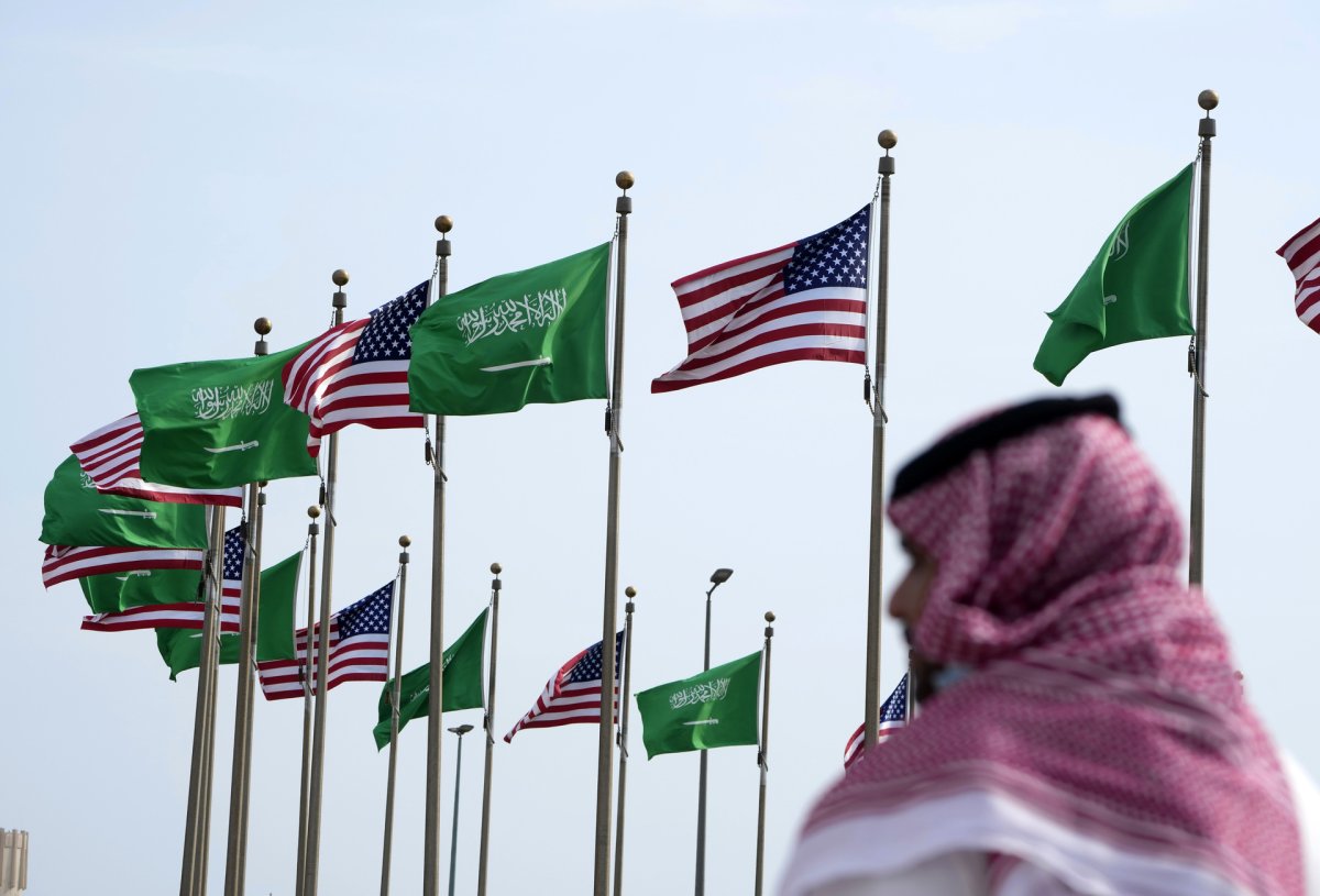 
США продадут Саудовской Аравии и Кувейту оружия на миллиарды долларов