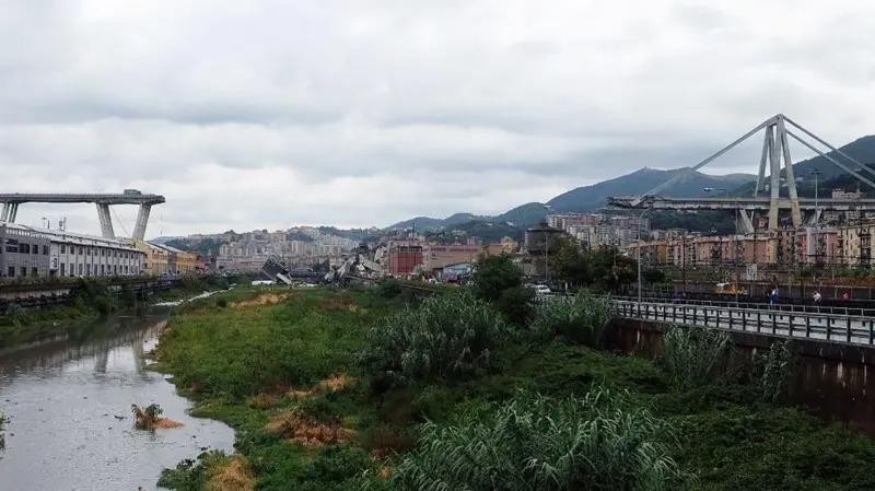 Экс-главу оператора платных дорог Италии осудили за обрушение моста в Генуе