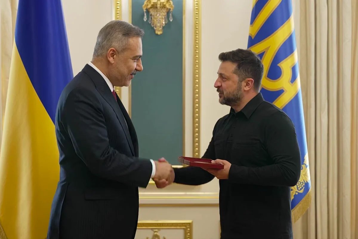 Зеленский наградил главу МИД Турции Хакана Фидана орденом &laquo;За заслуги&raquo;