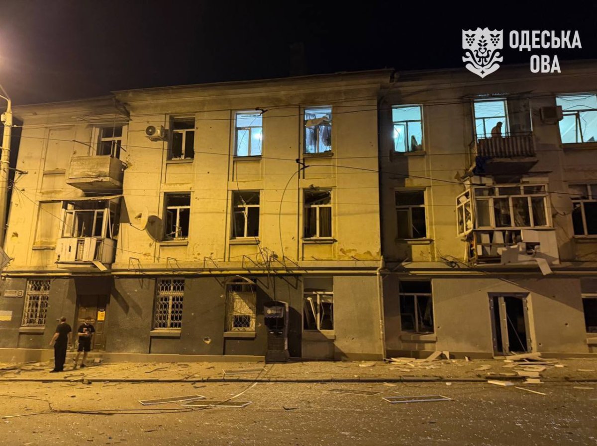 Ракетный удар по Одессе: есть погибшие и пострадавшие. Удары бомбами по Сумам