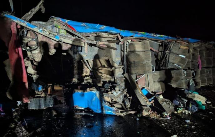 
В Уганде 20 детей и директор школы погибли в ДТП со школьным автобусом