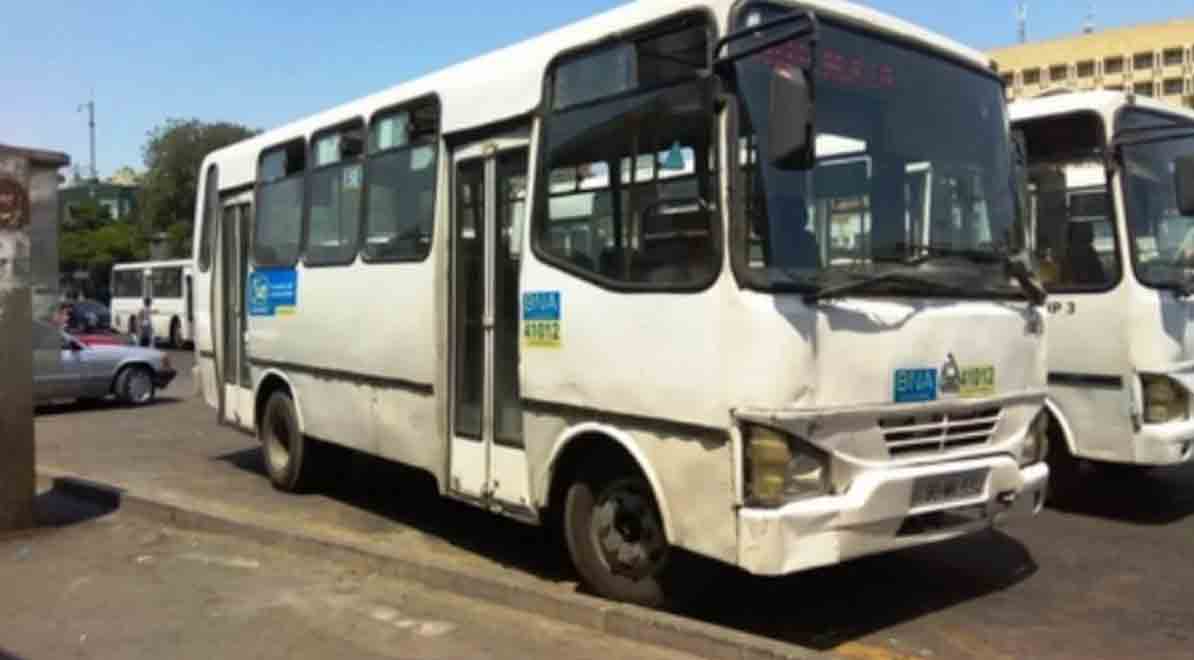 Старые автобусы и разбитый асфальт: почему поездка в дачный массив Сарай занимает почти час?