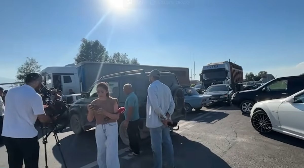 
Армянские фермеры протестуют: их помидоры не покупают