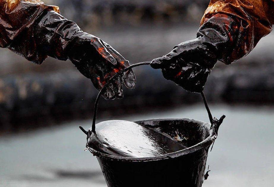 Казахстан снизил добычу нефти