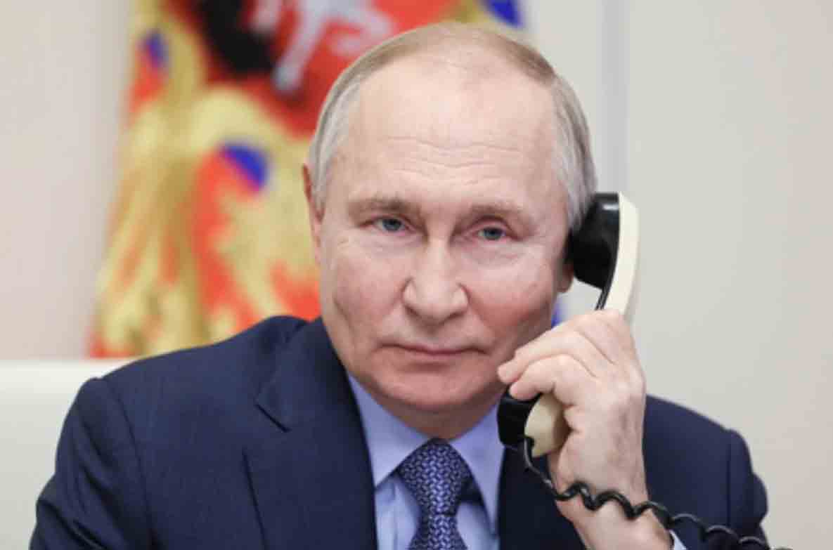 Песков: Путин не пользуется городскими и мобильными телефонами
