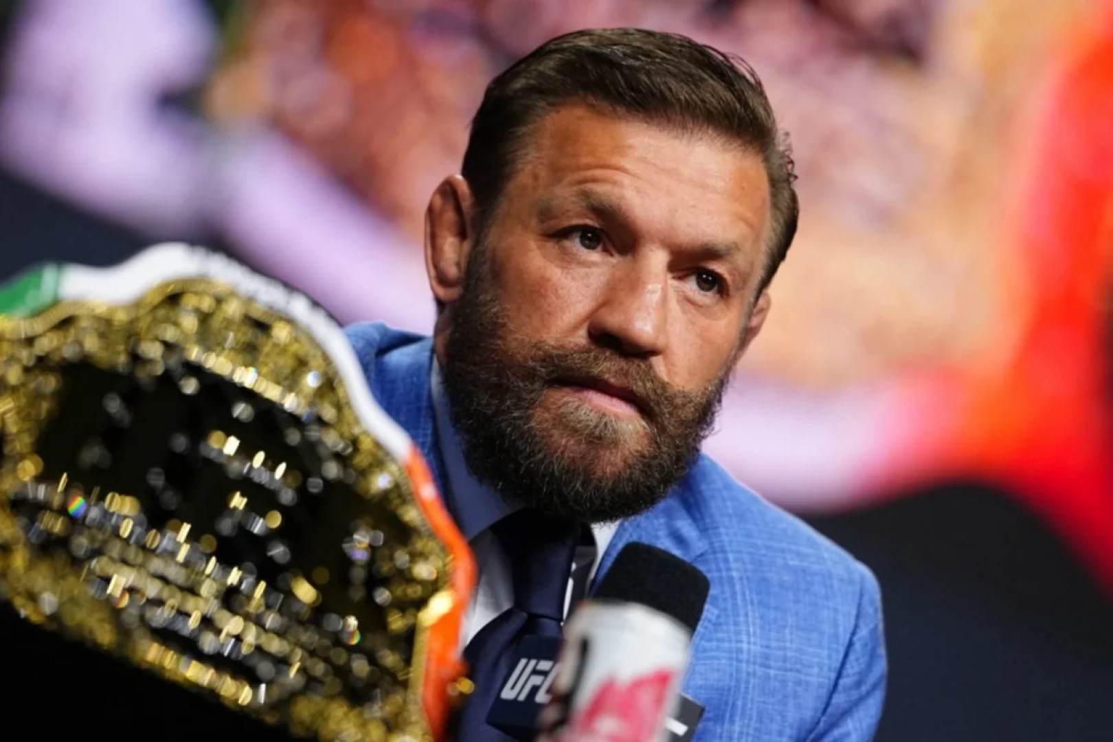 
Конор Макгрегор выбыл из UFC на год из-за травмы колена